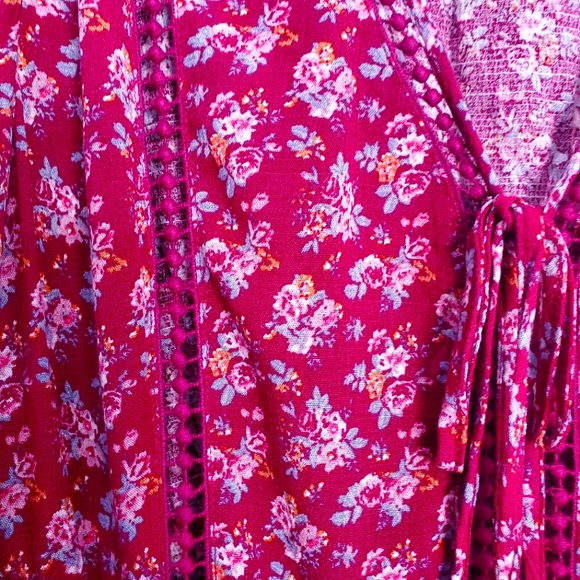 AMERICAN RAG CIE Juniors Floral Printed Bell Sleeve Mini Dress - Size Large - Picture 16 of 16